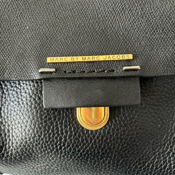 Marc Jacobs Sheltered Island Crossbody - Picture 4 of 10